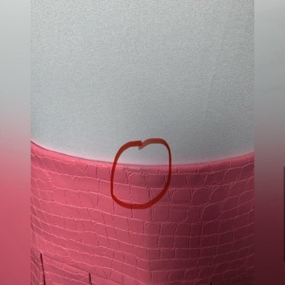 Alice + Olivia Emilie Pleated Faux Leather Mini Skirt/Size 4 - Picture 6 of 10